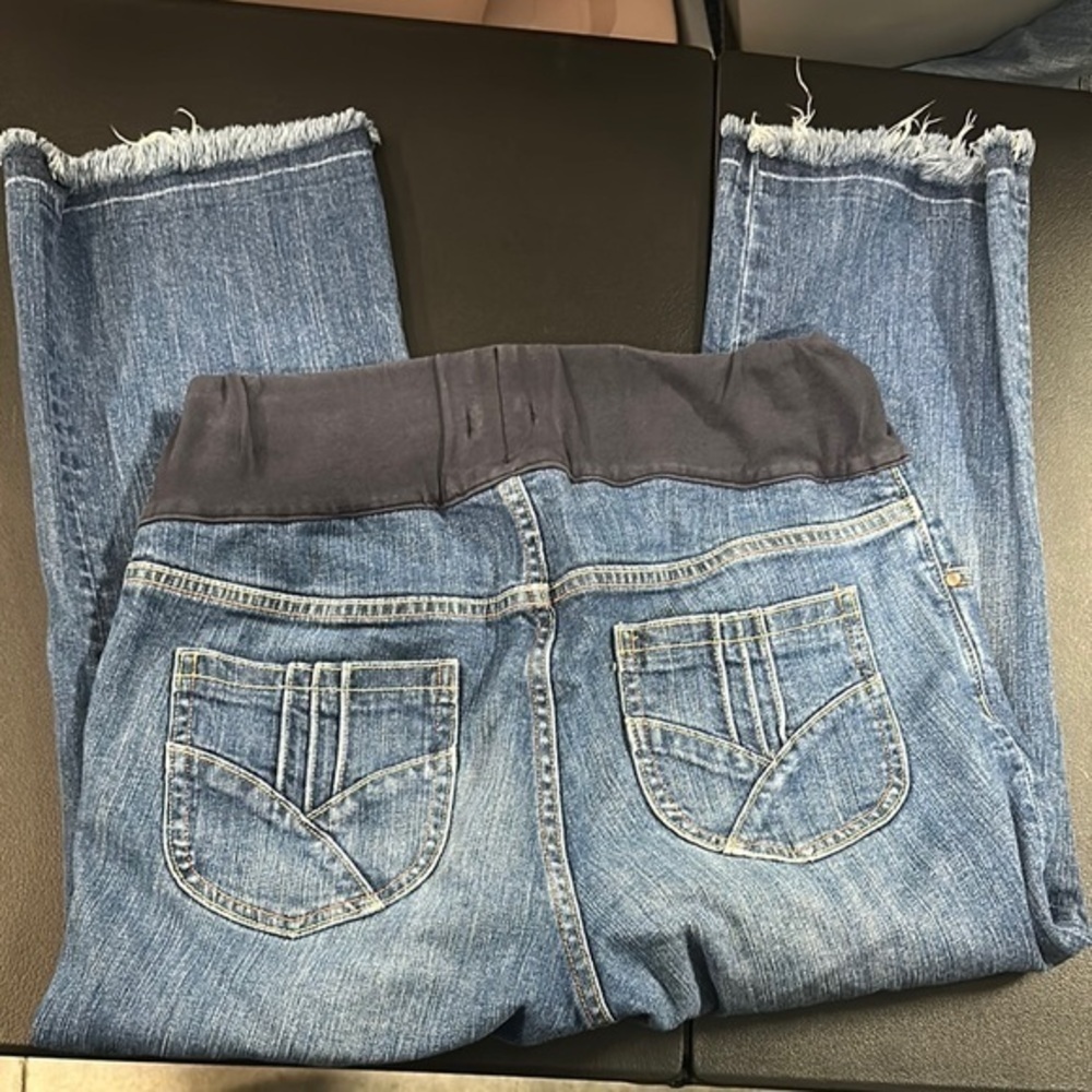 467. GAP maternity pull on Blue Cropped Jeans with frayed hem size 12